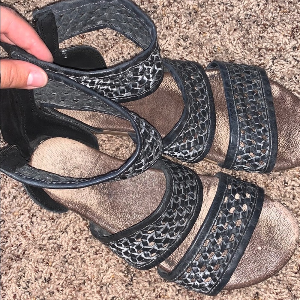 Roan sandals 7.5